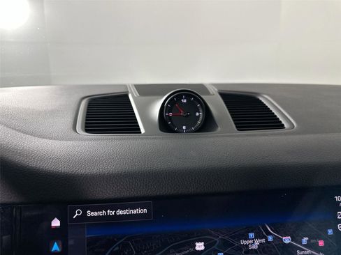 Certified 2023 Porsche Cayenne AWD/4WD image 28