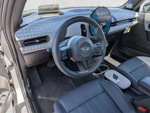 Used 2025 MINI Cooper 2-Door Hardtop FWD image 10