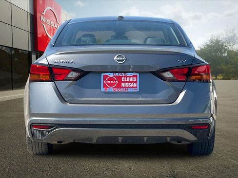 Used 2024 Nissan Altima 2.5 SV FWD image 8