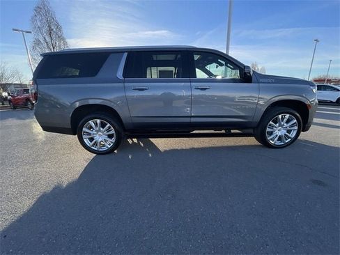 Certified 2022 Chevrolet Suburban High Country image 30