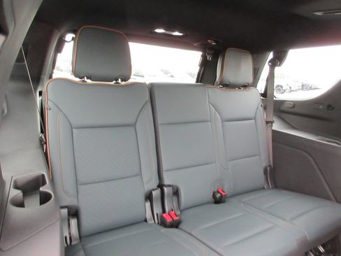 Used 2025 GMC Yukon AT4 w/ AT4 Premium Package AWD/4WD image 26