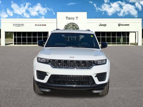 New 2025 Jeep Grand Cherokee Laredo RWD image 2