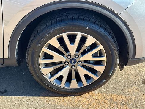 Used 2022 Ford Escape Titanium image 12