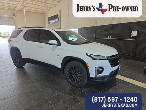 Used 2023 Chevrolet Traverse RS FWD image 2