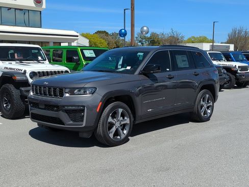 New 2026 Jeep Grand Cherokee Limited w/ Luxury Tech Group II AWD/4WD image 9