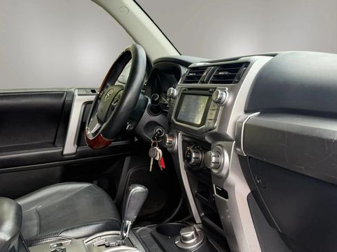 Used 2017 Toyota 4Runner SR5 AWD/4WD image 26