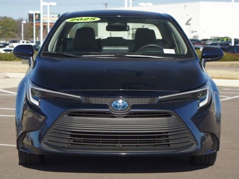 Used 2025 Toyota Corolla LE image 23
