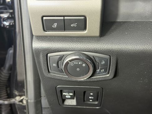 Used 2019 Ford Expedition XLT w/ Equipment Group 202A RWD image 16