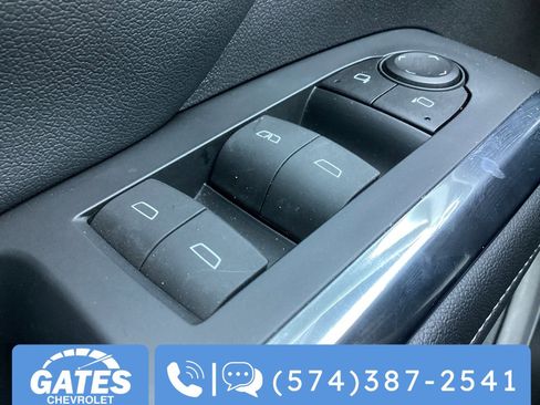 Used 2025 Chevrolet Traverse LT image 28