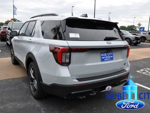 New 2026 Ford Explorer ST-Line RWD image 3