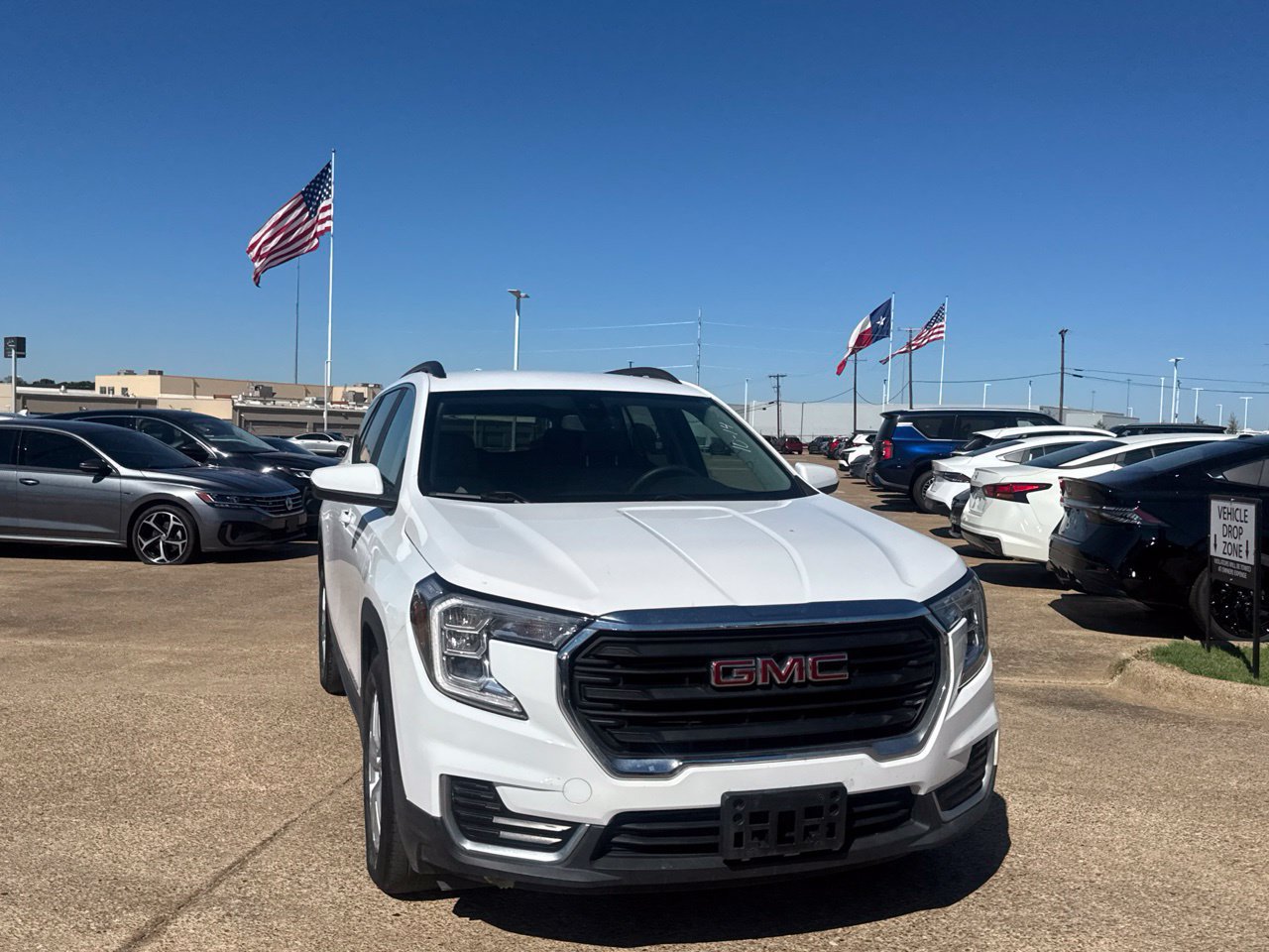 Used 2022 GMC Terrain SLE w/ Driver Convenience Package FWD image 4