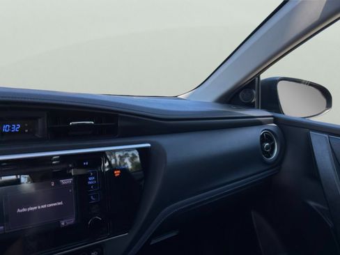 Used 2018 Toyota Corolla SE FWD image 11