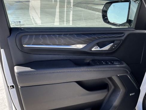 Used 2023 GMC Yukon Denali image 13