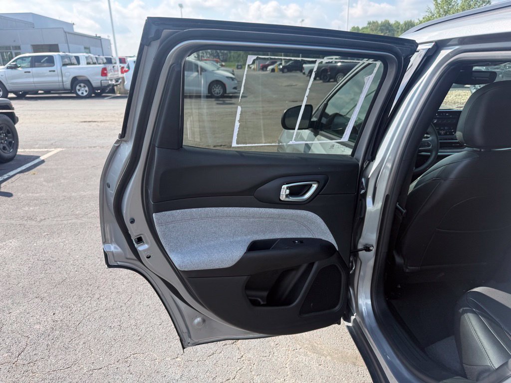 Certified 2024 Jeep Compass Latitude AWD/4WD image 31