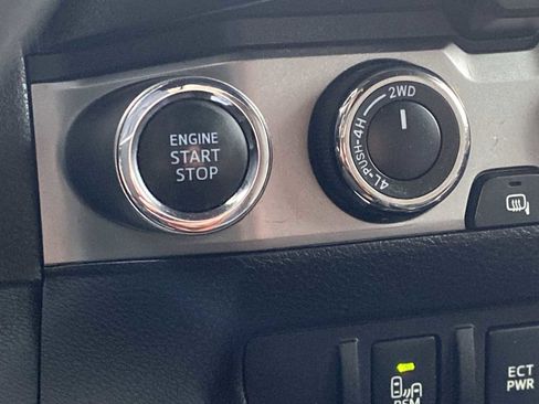 Used 2017 Toyota Tacoma Limited w/ Tow Package image 28