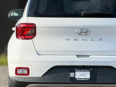 Used 2021 Hyundai Venue SE FWD image 13