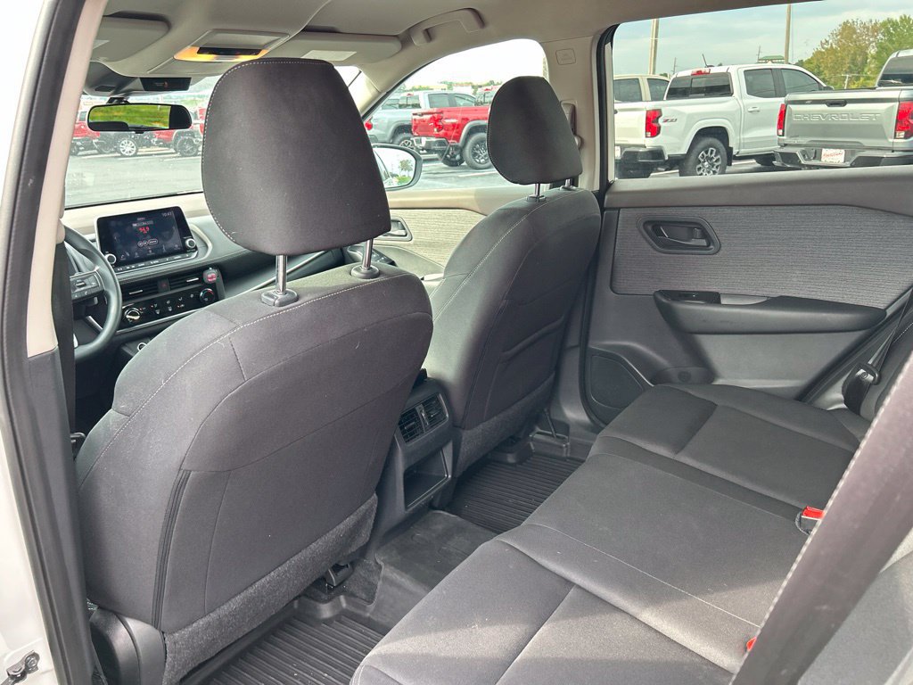 Used 2023 Nissan Rogue S AWD/4WD image 30