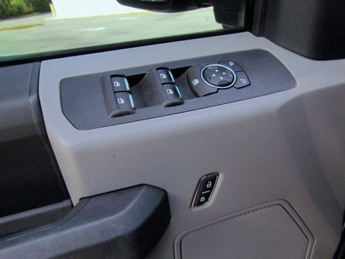 Used 2019 Ford F250 XL w/ STX Appearance Package image 27