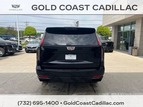 Used 2022 Cadillac Escalade Sport Platinum AWD/4WD image 3