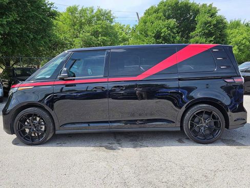 Used 2025 Volkswagen ID. Buzz Pro S image 3