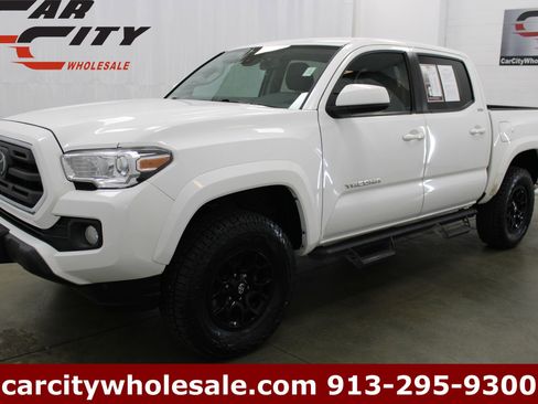 Used 2019 Toyota Tacoma SR5 AWD/4WD image 1