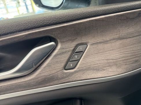 Used 2023 Jeep Grand Cherokee Limited w/ Luxury Tech Group II image 19