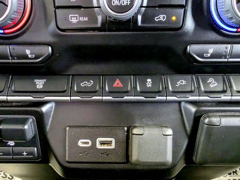 Used 2023 Chevrolet Silverado 2500 LT image 26