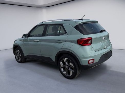 Used 2025 Hyundai Venue SEL image 3