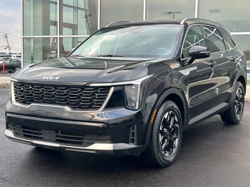 Used 2024 Kia Sorento S image 3