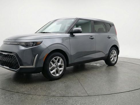 Used 2025 Kia Soul LX w/ LX Technology Package FWD image 3