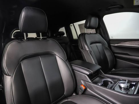 Used 2025 Jeep Grand Cherokee Limited w/ Trailer Tow Package image 31