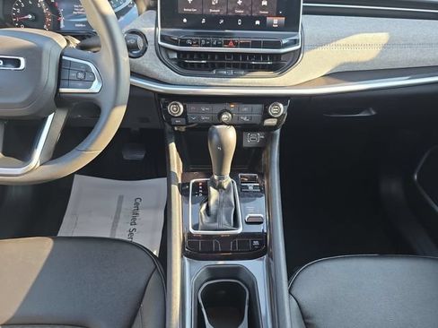 Used 2024 Jeep Compass Latitude AWD/4WD image 11
