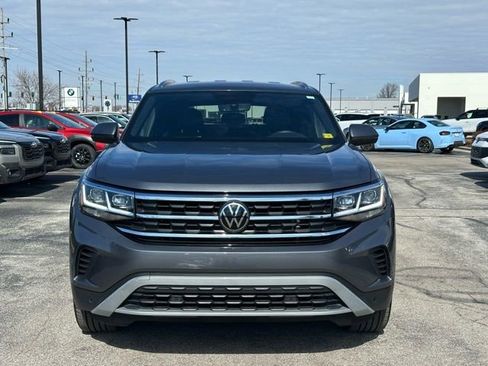 Used 2023 Volkswagen Atlas Cross Sport SE image 2