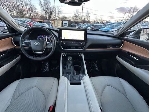 Used 2024 Toyota Grand Highlander Limited image 24