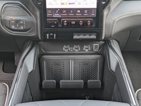 New 2025 RAM 2500 Limited AWD/4WD image 21