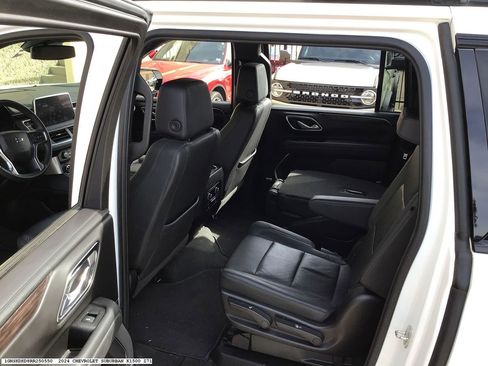 Used 2024 Chevrolet Suburban Z71 w/ Luxury Package image 14