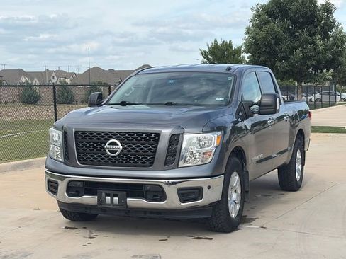 Used 2019 Nissan Titan SV w/ SV Convenience Package AWD/4WD image 3