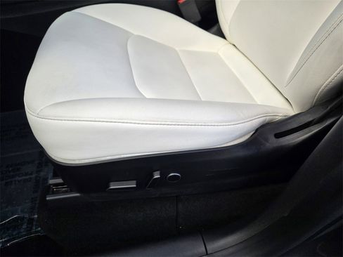 Used 2021 Tesla Model Y Long Range image 14