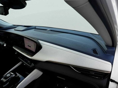 Used 2024 Buick Envision Avenir image 52