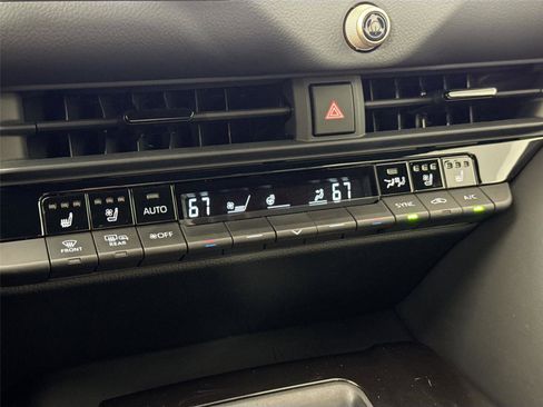 Used 2024 Toyota Crown Platinum AWD/4WD image 27