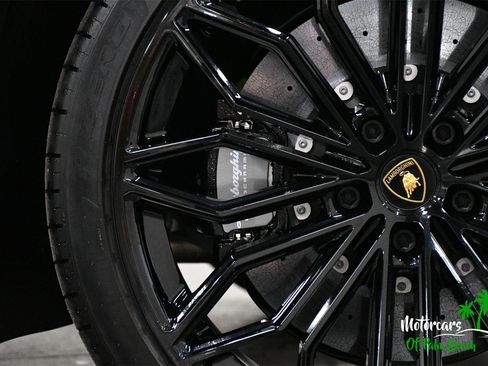 Used 2025 Lamborghini Urus SE image 59