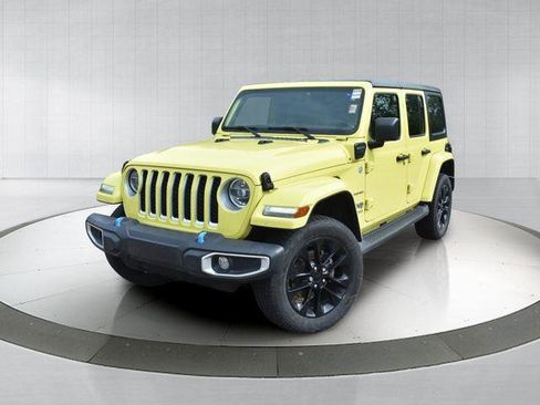 Used 2022 Jeep Wrangler Unlimited Sahara w/ Cold Weather Group AWD/4WD image 1