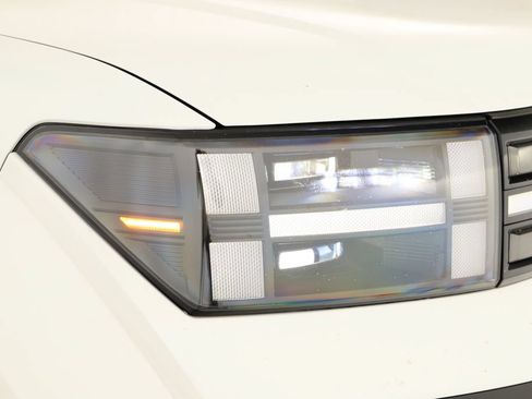 Used 2025 Hyundai Santa Fe Limited FWD image 32