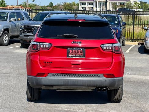 Used 2018 Jeep Compass Latitude w/ Popular Equipment Group AWD/4WD image 5
