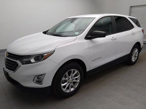 Used 2020 Chevrolet Equinox LS FWD image 2