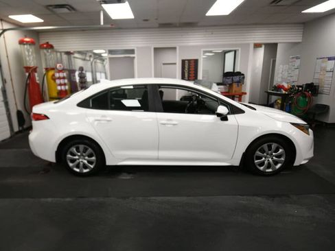 Used 2023 Toyota Corolla LE FWD image 9
