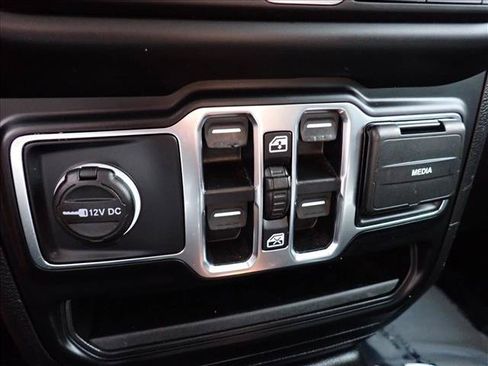 Used 2021 Jeep Gladiator Sport AWD/4WD image 17