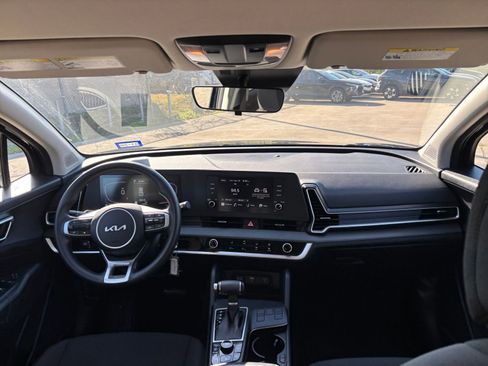 Used 2025 Kia Sportage LX image 32