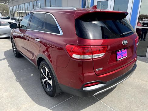 Used 2016 Kia Sorento EX image 2