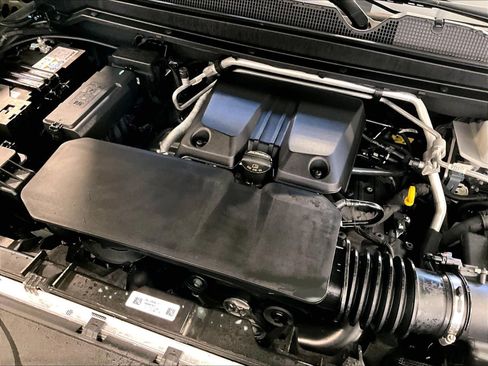 Used 2025 Chevrolet Colorado ZR2 w/ Midnight Edition image 36